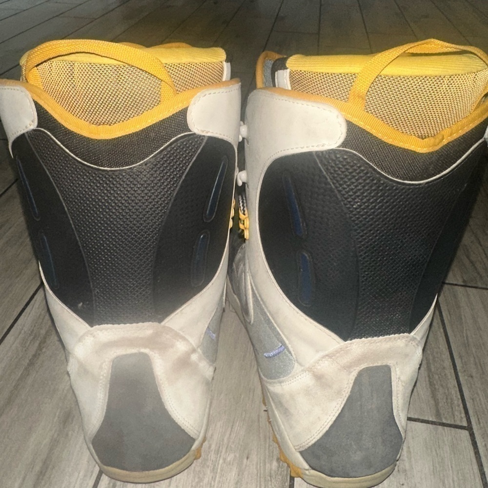 Salomon Synapse Snowboard Boots Mens Size 13 Pull Lock Warm Yellow Black - Picture 8 of 11